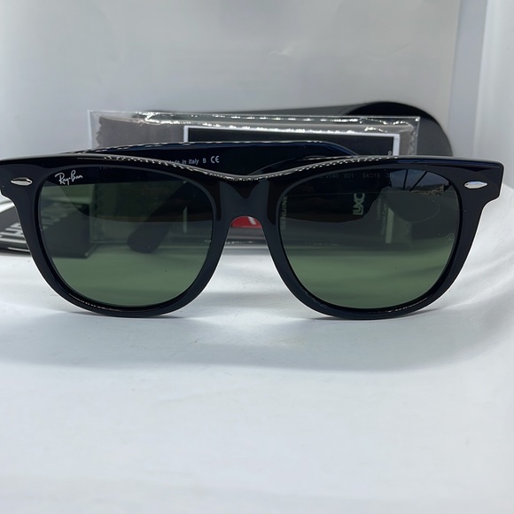 Ray-Ban Other - BNWT Rayban Wayfarer Unisex 2140 Black with G15 lenses